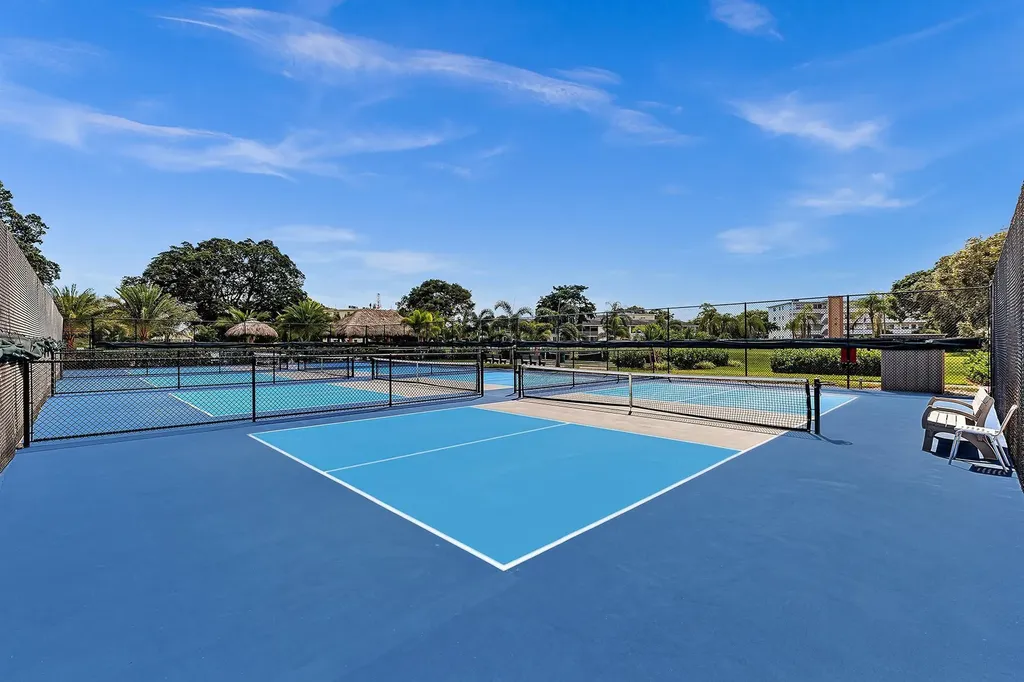 2123 Cambridge F Deerfield Beach FL 33442