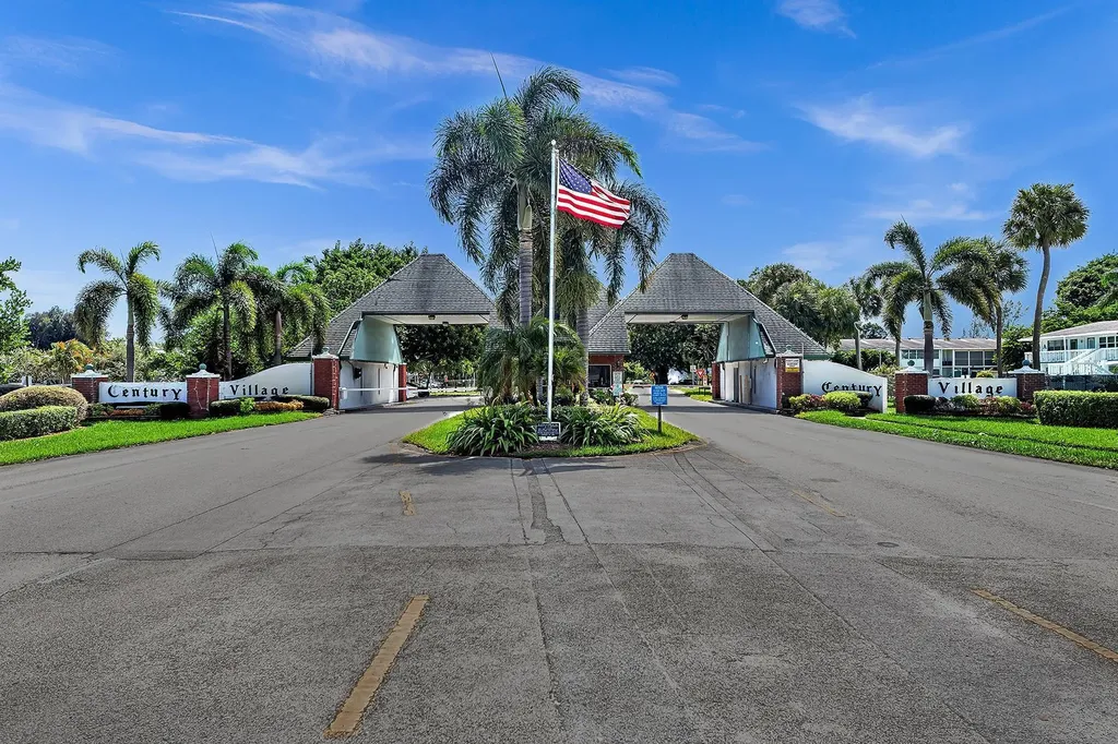 2123 Cambridge F Deerfield Beach FL 33442
