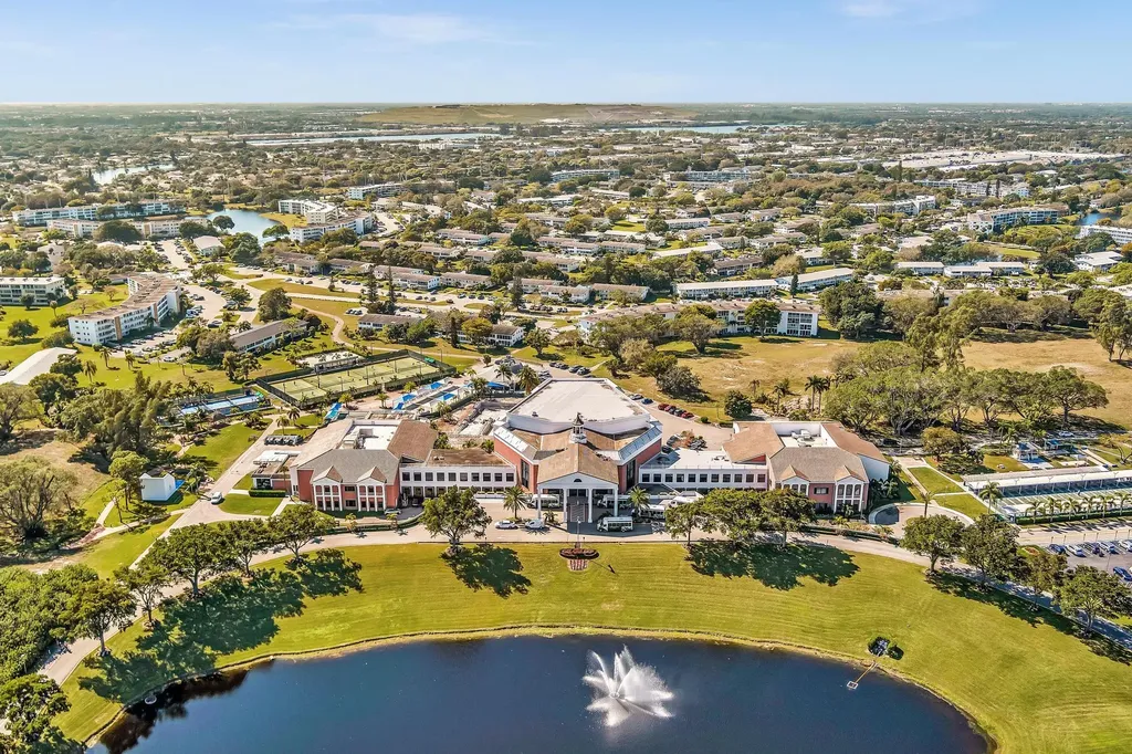 2123 Cambridge F Deerfield Beach FL 33442