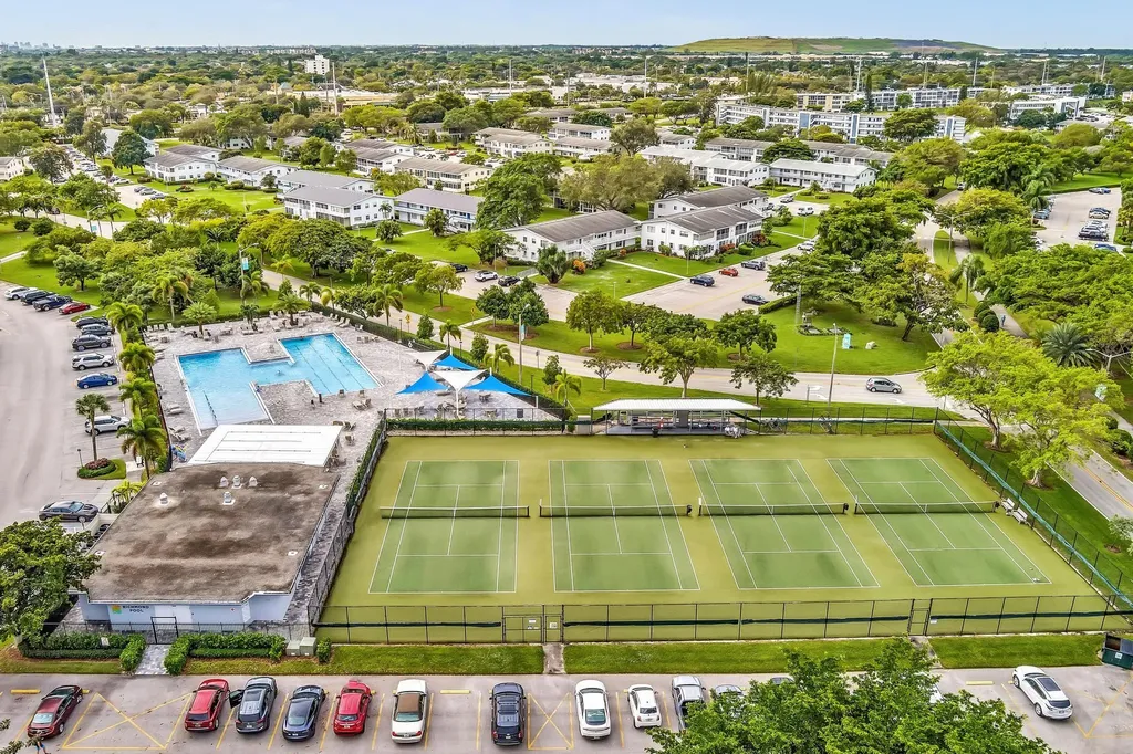 2123 Cambridge F Deerfield Beach FL 33442