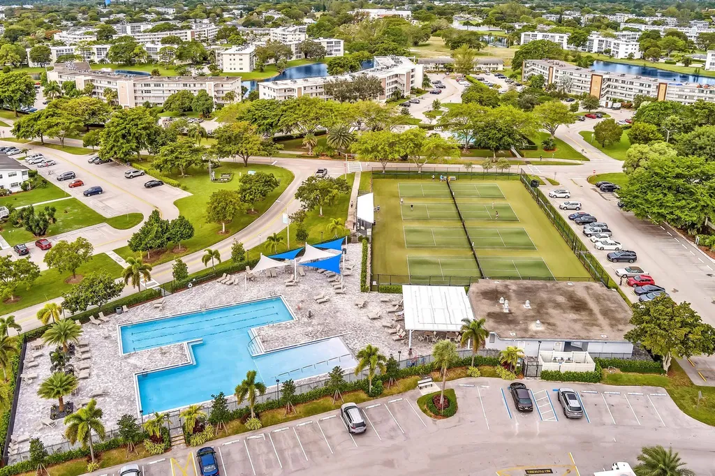 2123 Cambridge F Deerfield Beach FL 33442