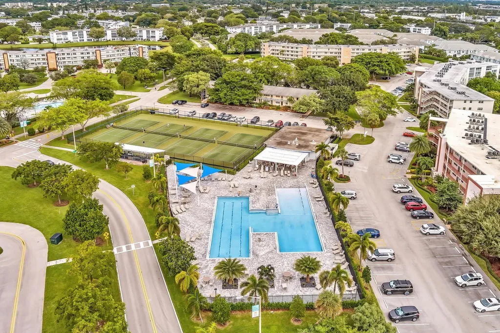 2123 Cambridge F Deerfield Beach FL 33442