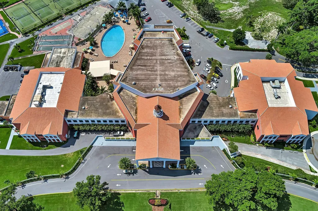 2123 Cambridge F Deerfield Beach FL 33442