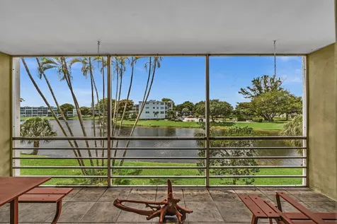 2123 Cambridge F Deerfield Beach FL 33442