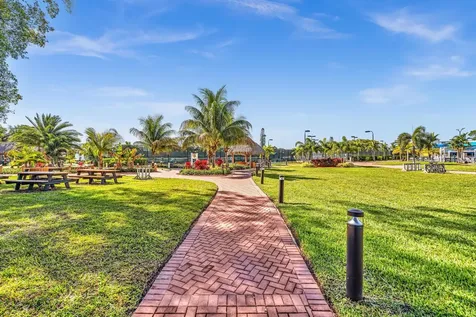 2123 Cambridge F Deerfield Beach FL 33442