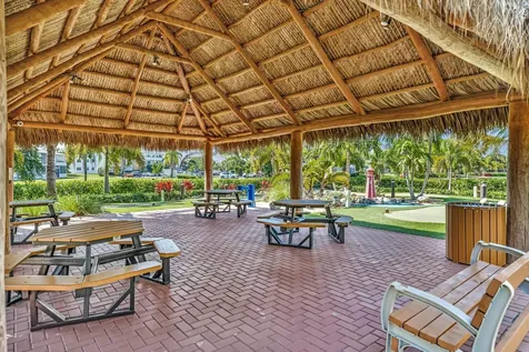 2123 Cambridge F Deerfield Beach FL 33442