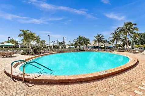 2123 Cambridge F Deerfield Beach FL 33442