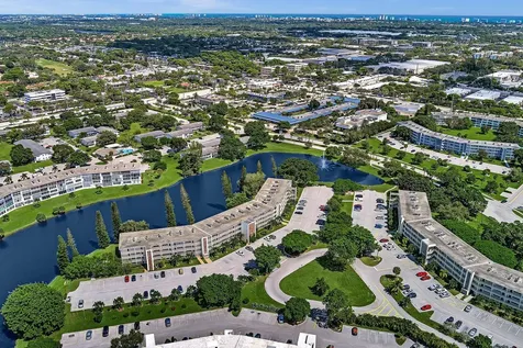 2123 Cambridge F Deerfield Beach FL 33442
