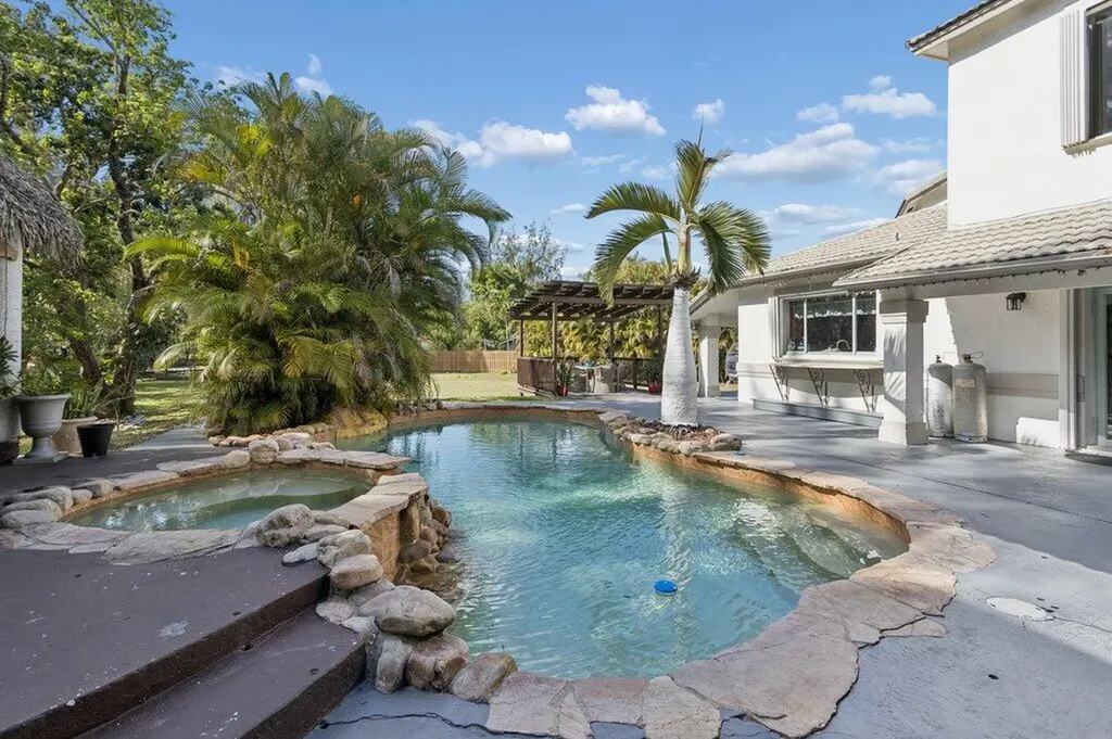 5521 SW 109th Avenue Davie FL 33328