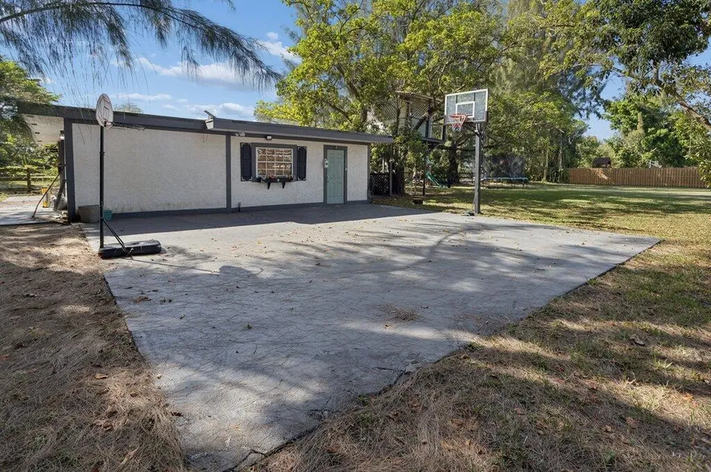 5521 SW 109th Avenue Davie FL 33328