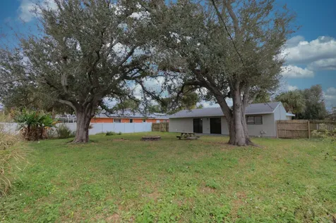 2009 SE Mary Terrace Port St Lucie FL 34952