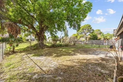 1250 SE Petunia Avenue Port St Lucie FL 34952