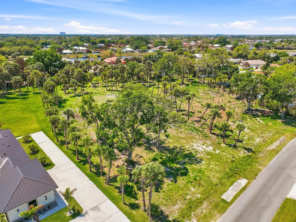 2008 SW Leafy Road Port St Lucie FL 34953