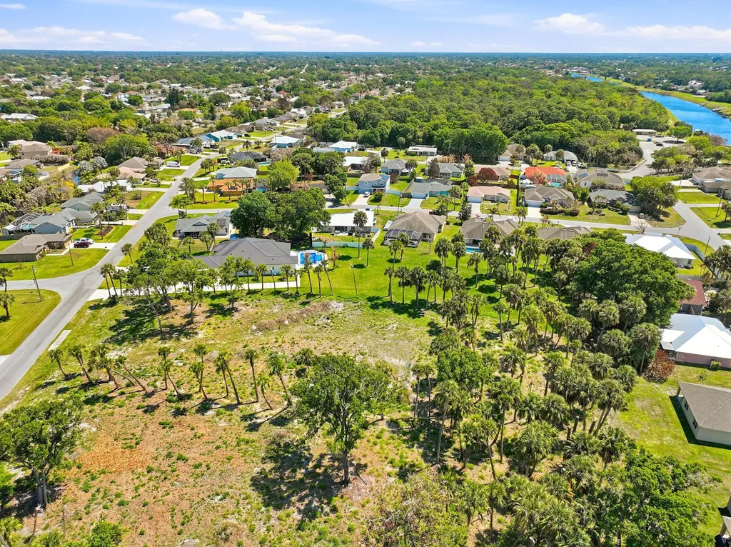 2008 SW Leafy Road Port St Lucie FL 34953
