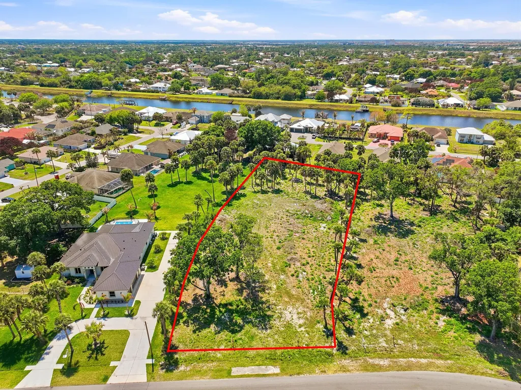2008 SW Leafy Road Port St Lucie FL 34953