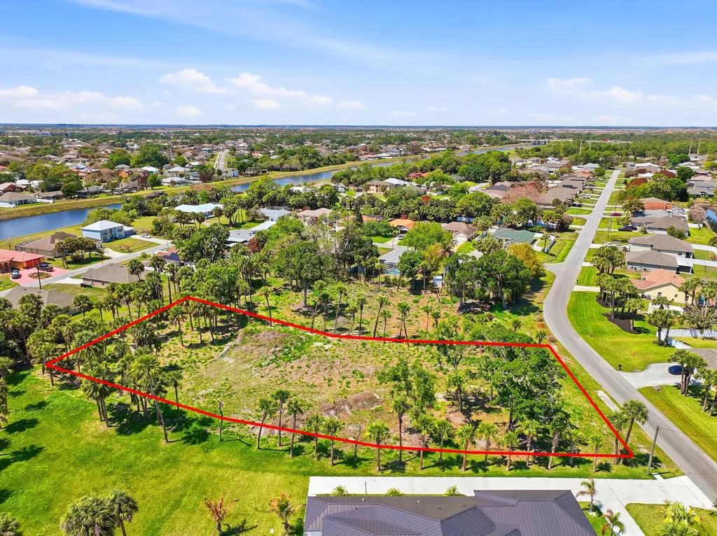 2008 SW Leafy Road Port St Lucie FL 34953