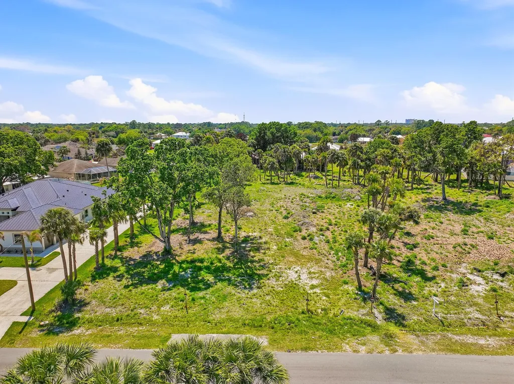 2008 SW Leafy Road Port St Lucie FL 34953
