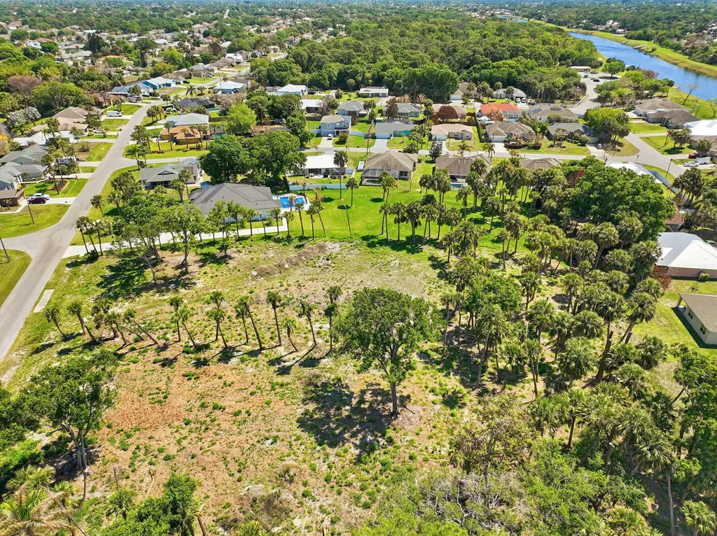 2008 SW Leafy Road Port St Lucie FL 34953