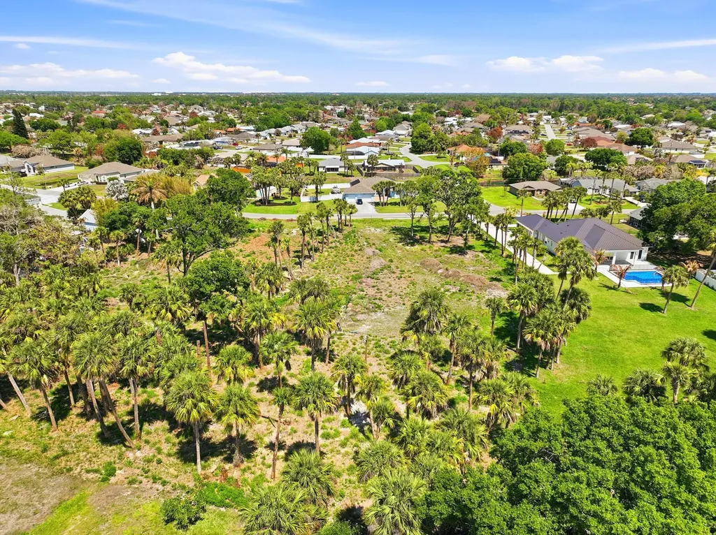 2008 SW Leafy Road Port St Lucie FL 34953
