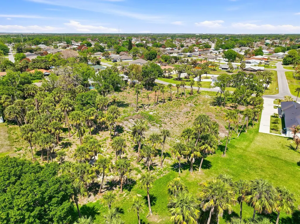 2008 SW Leafy Road Port St Lucie FL 34953