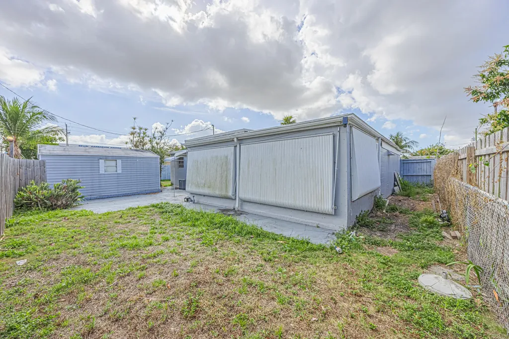 2007 Kenwood Road West Palm Beach FL 33409