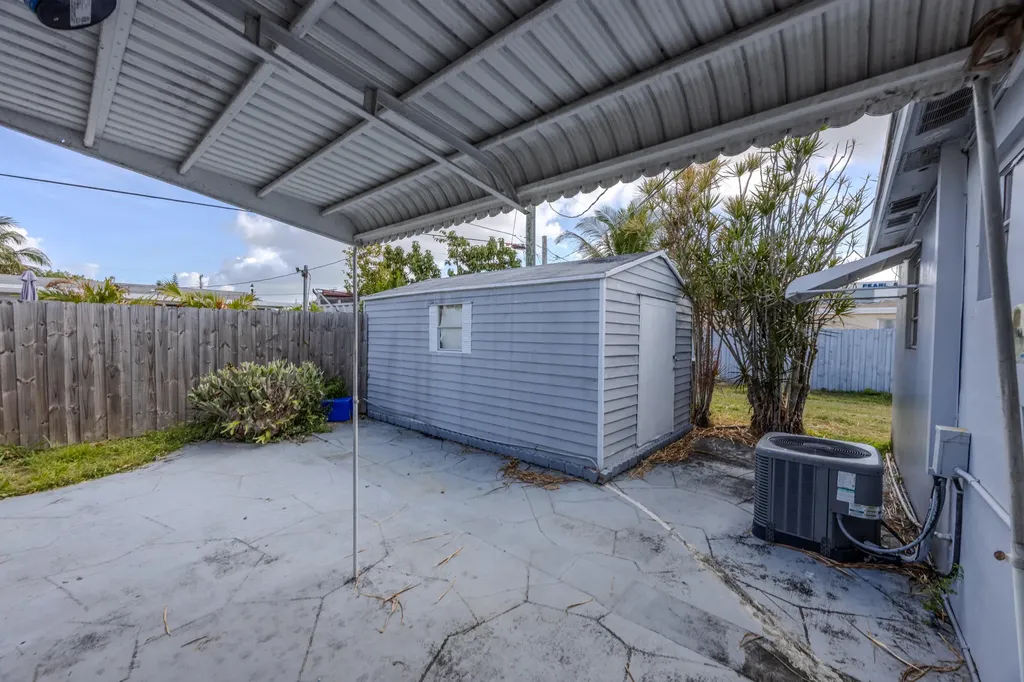 2007 Kenwood Road West Palm Beach FL 33409
