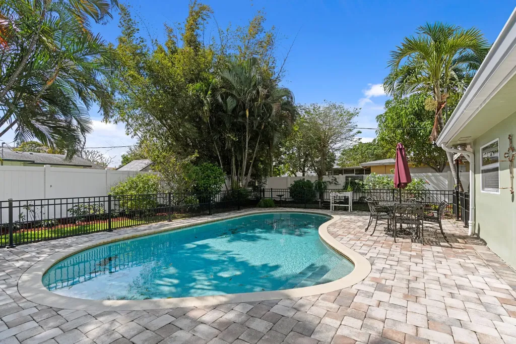 200 SW 5th Street Boca Raton FL 33432