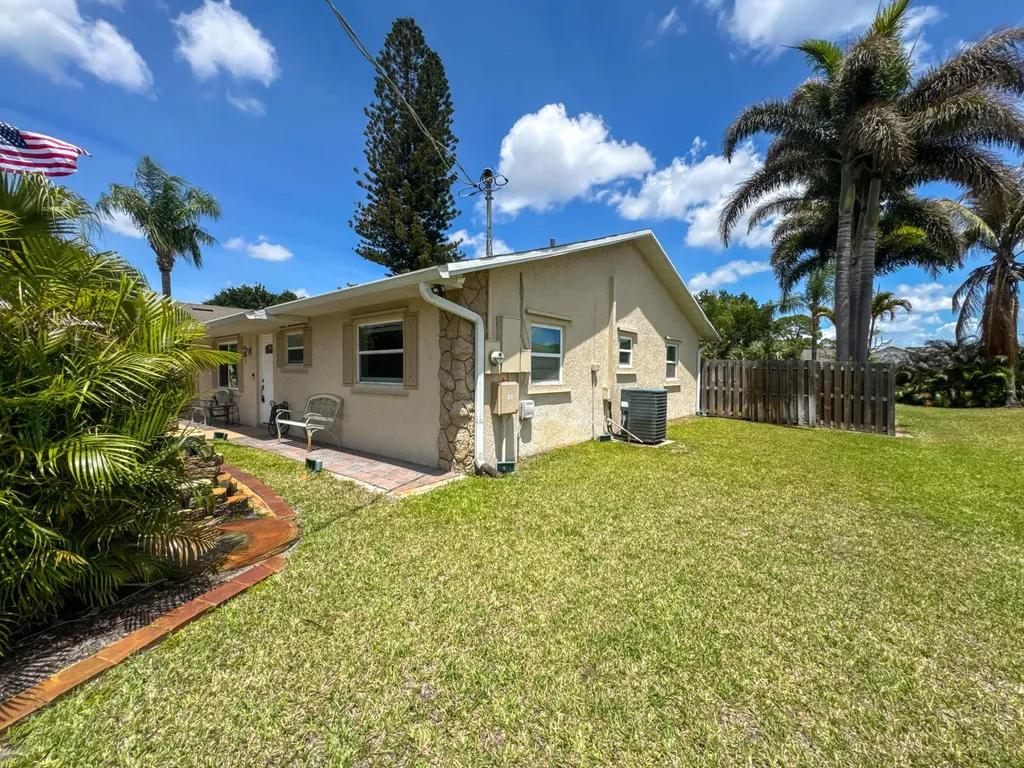 253 SW Chapman Avenue Port St Lucie FL 34984