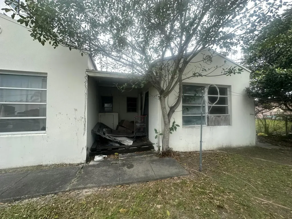 223 SE 4th Street Hallandale Beach FL 33009