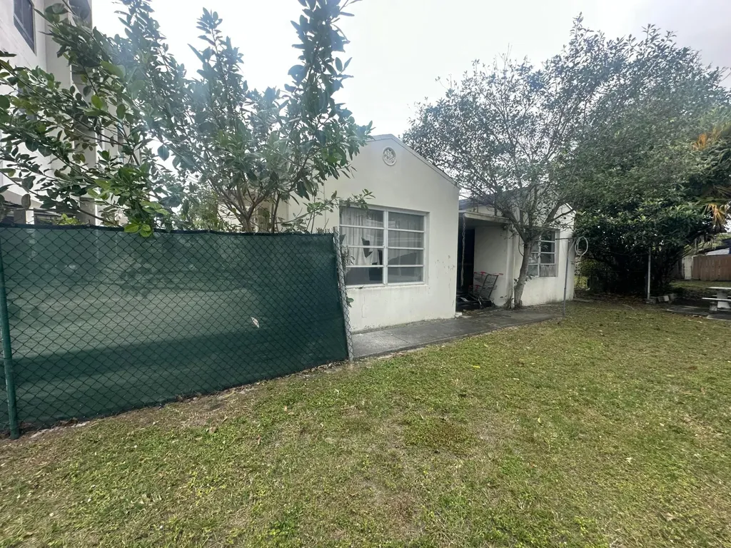 223 SE 4th Street Hallandale Beach FL 33009