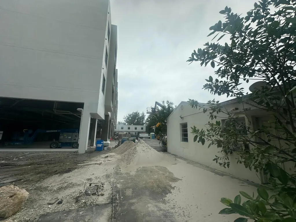 223 SE 4th Street Hallandale Beach FL 33009