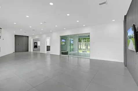 6700 E Tropical Way Plantation FL 33317