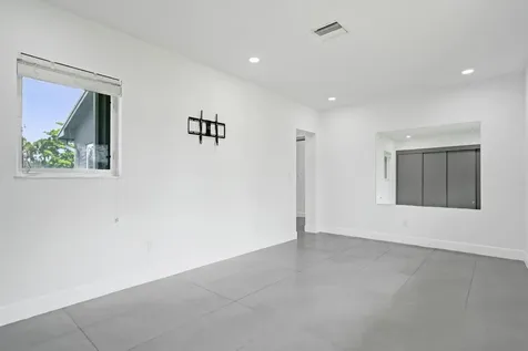 6700 E Tropical Way Plantation FL 33317