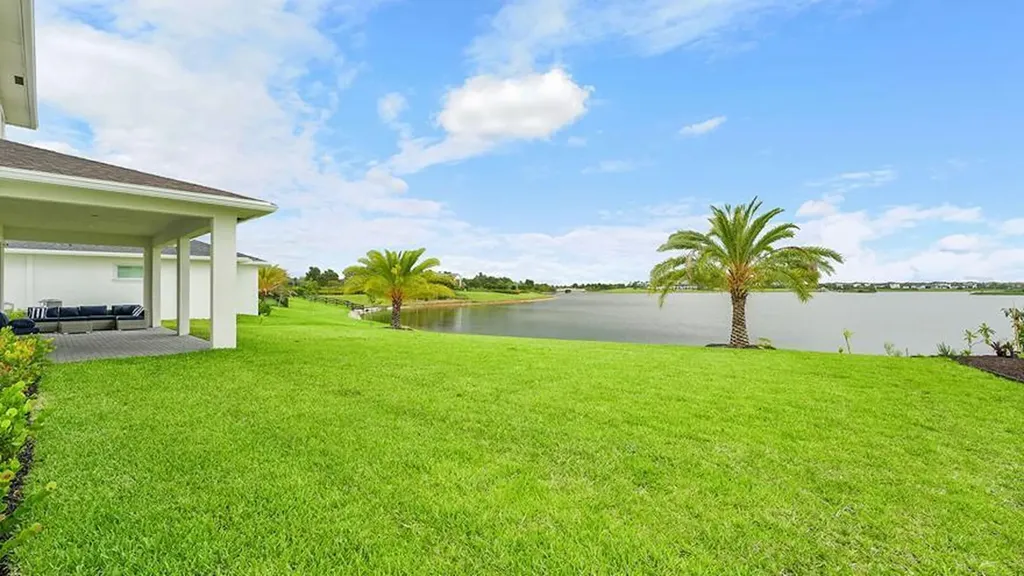 601 Hookline Circle Loxahatchee FL 33470