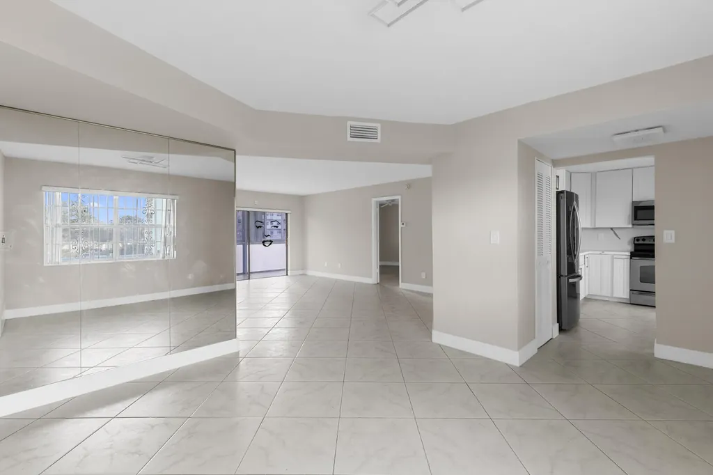 4141 NW 44th Avenue Lauderdale Lakes FL 33319