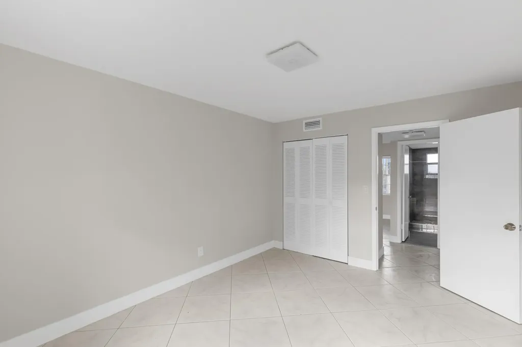 4141 NW 44th Avenue Lauderdale Lakes FL 33319