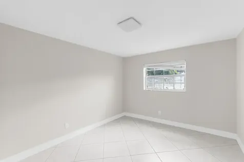 4141 NW 44th Avenue Lauderdale Lakes FL 33319