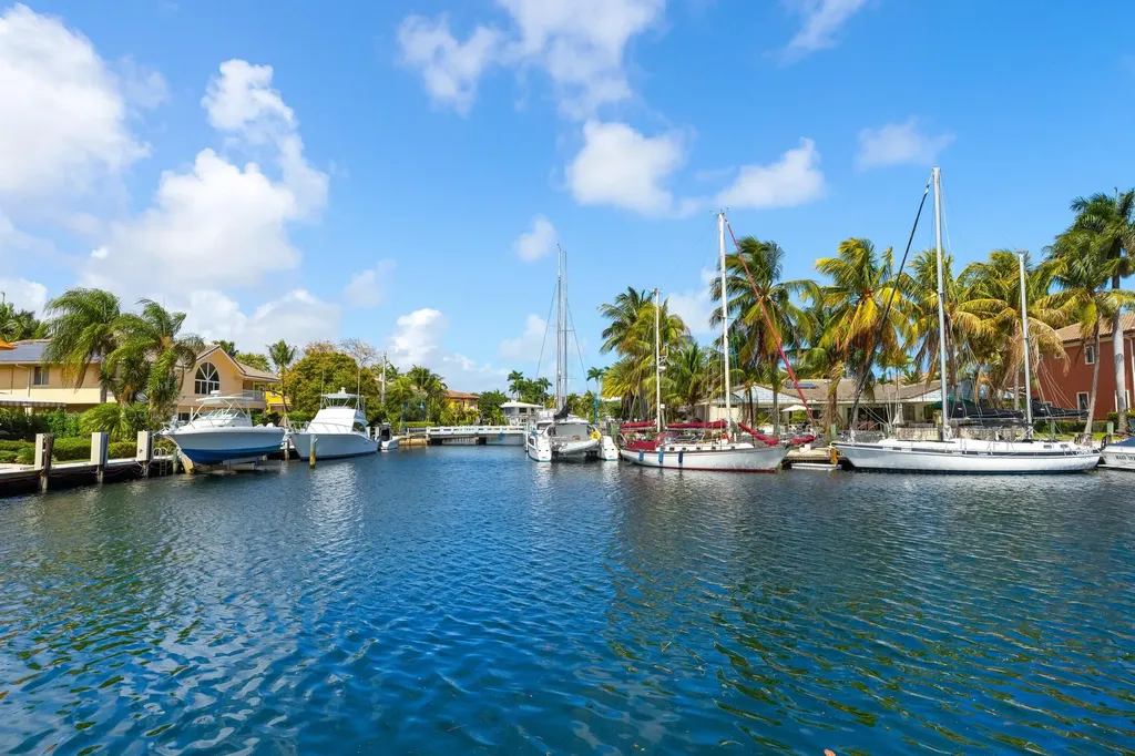 2325 NE 27th Street Lighthouse Point FL 33064
