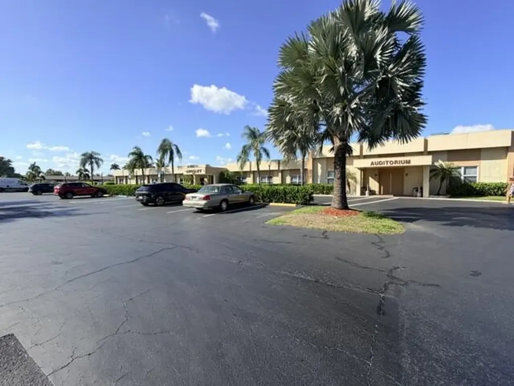 2804 E Crosley Drive E West Palm Beach FL 33415