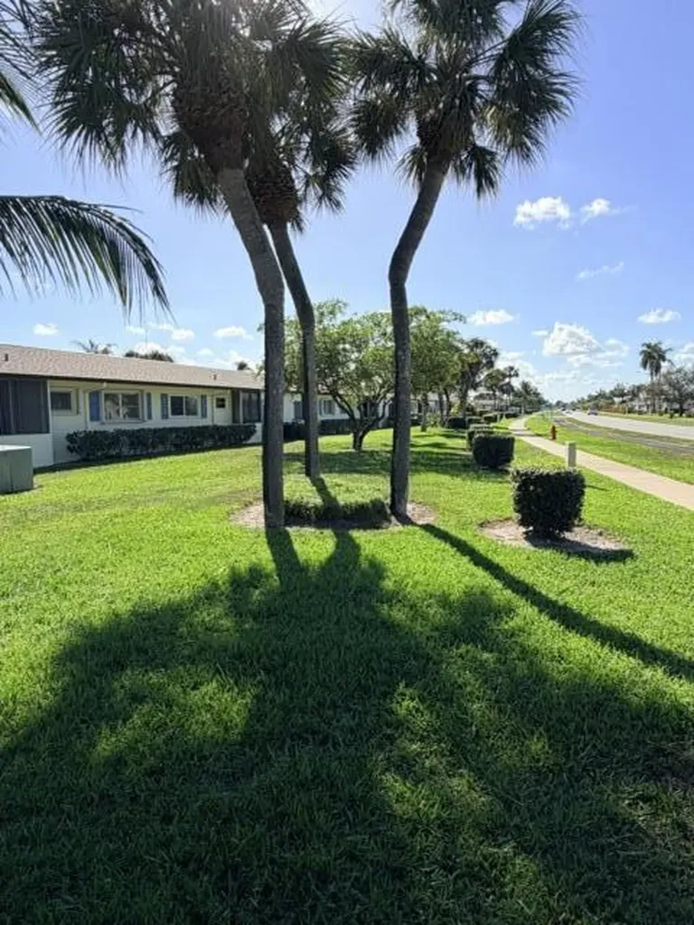 2804 E Crosley Drive E West Palm Beach FL 33415