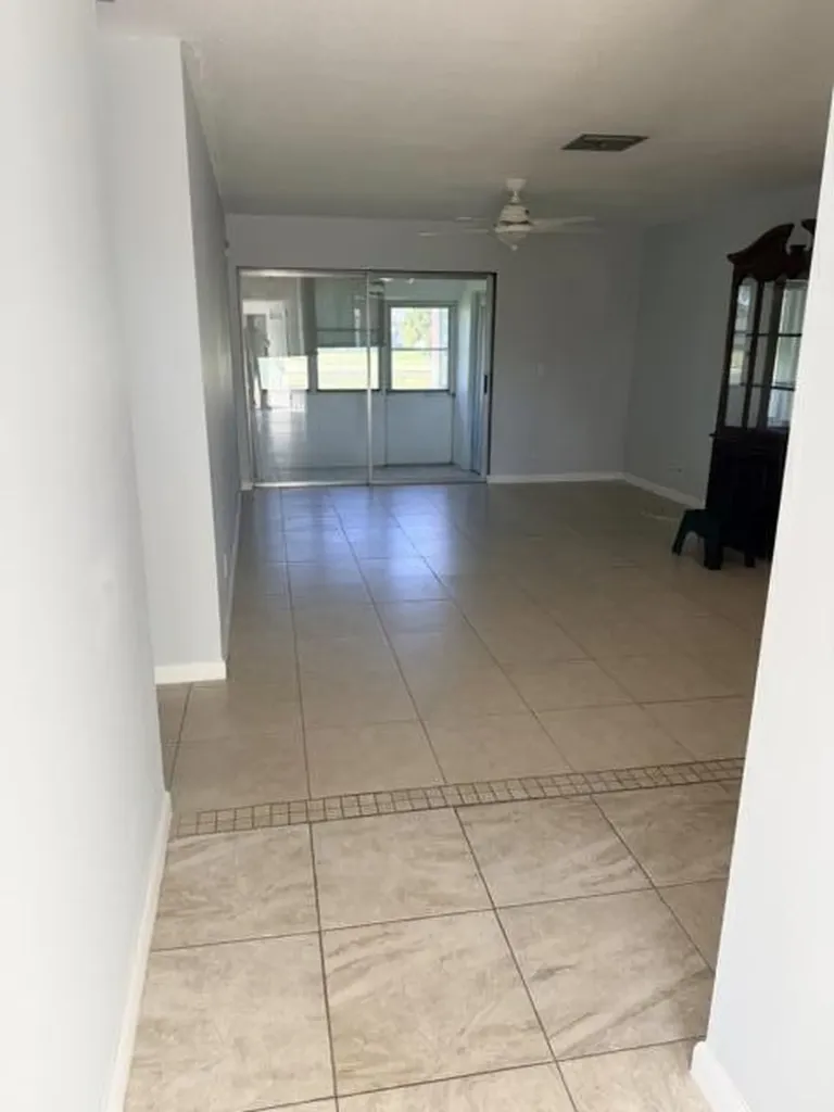 2804 E Crosley Drive E West Palm Beach FL 33415