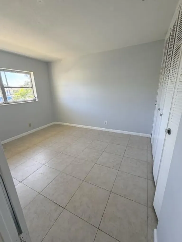 2804 E Crosley Drive E West Palm Beach FL 33415