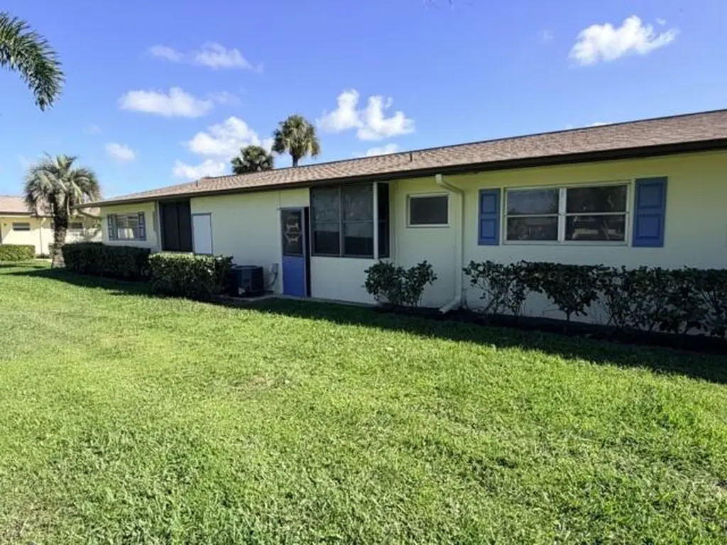 2804 E Crosley Drive E West Palm Beach FL 33415
