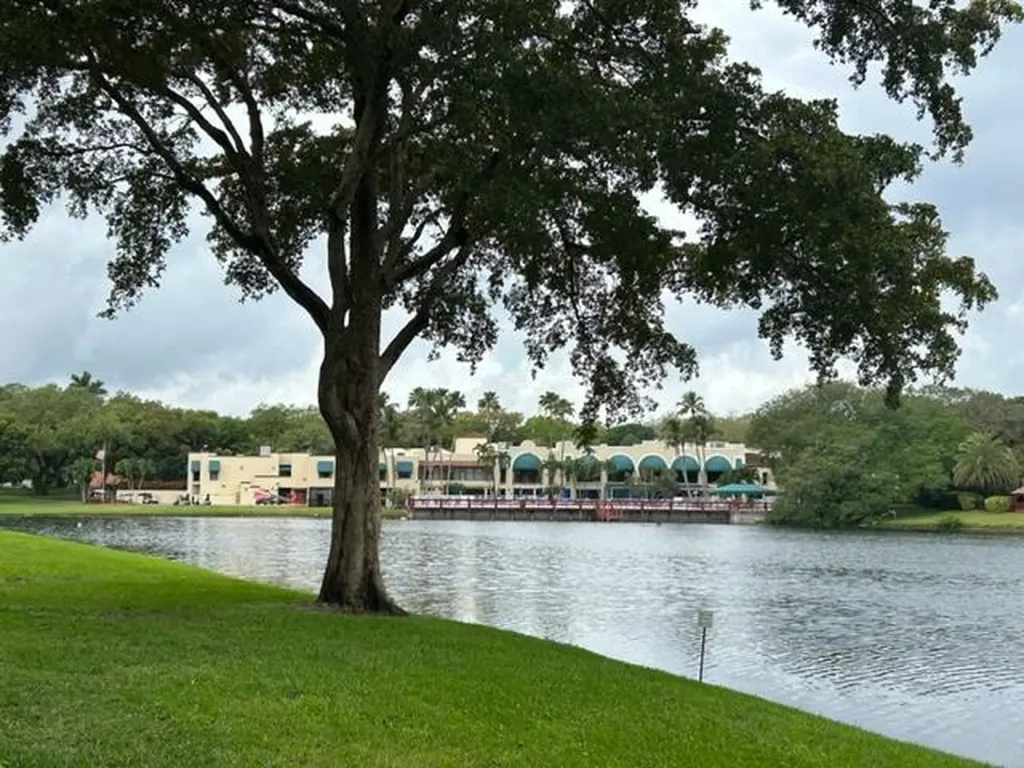 9450 Poinciana Place Davie FL 33324