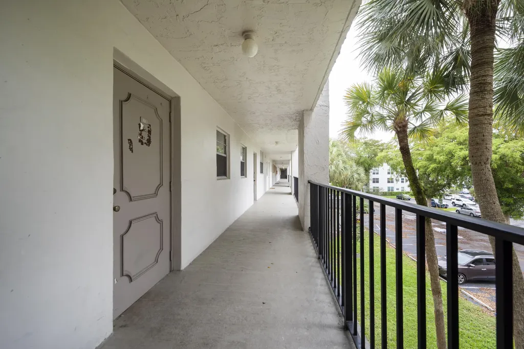 9450 Poinciana Place Davie FL 33324