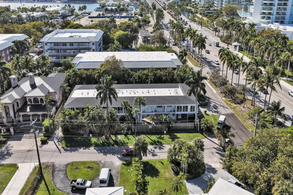 2430 SE 17th Street Fort Lauderdale FL 33316