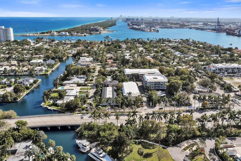 2430 SE 17th Street Fort Lauderdale FL 33316