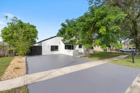 4951 SW 94th Way Cooper City FL 33328