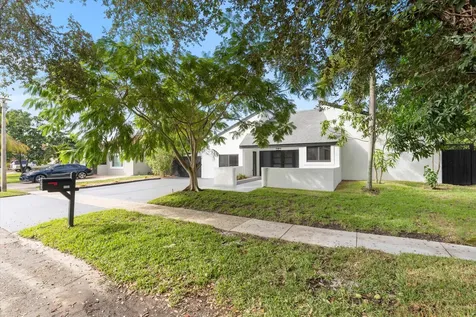 4951 SW 94th Way Cooper City FL 33328