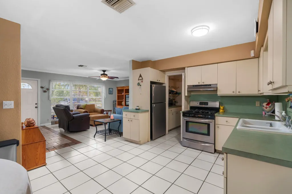 1400 NE 24th Street Pompano Beach FL 33064